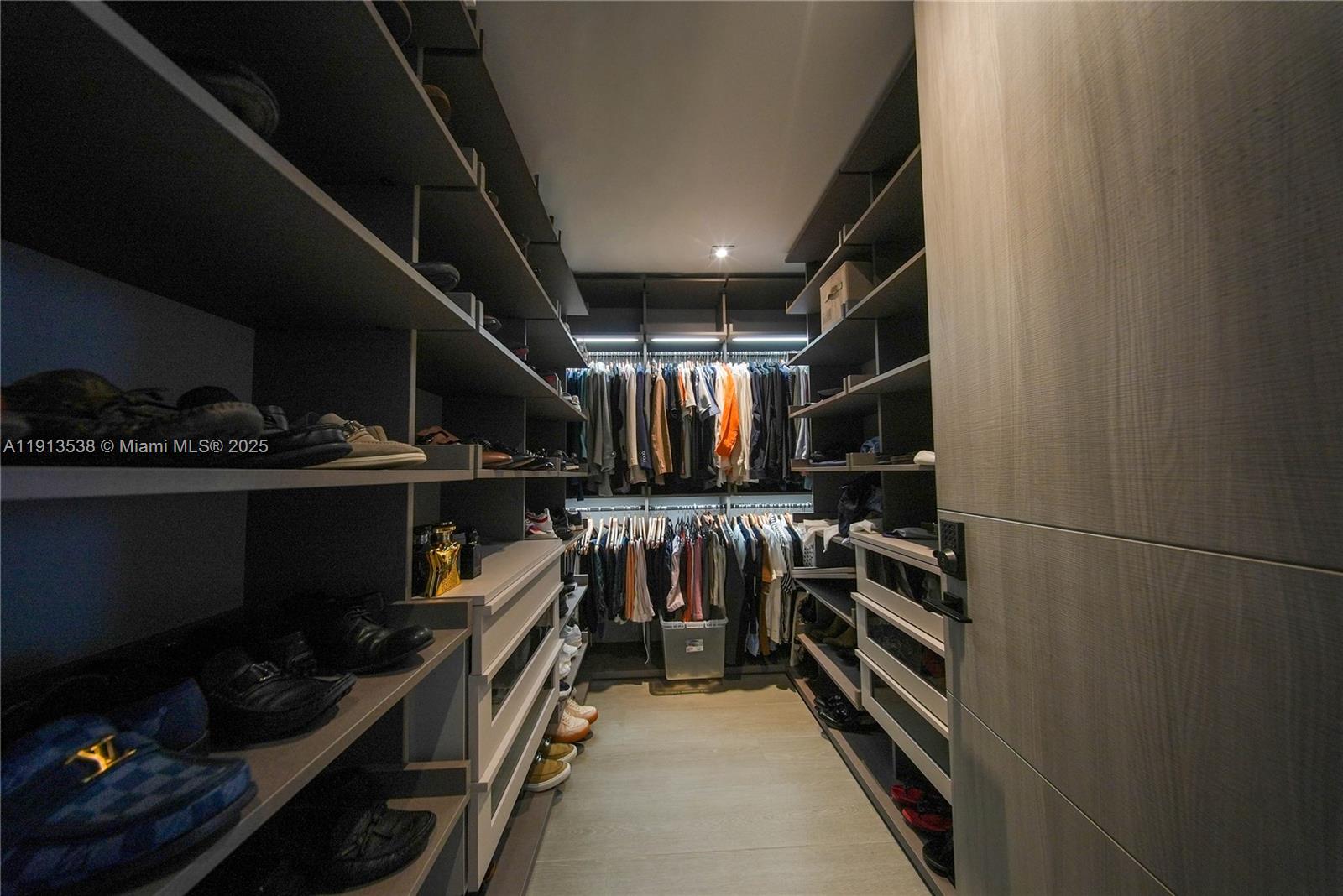 7520 W Treasure Dr North Bay Village, FL 33141