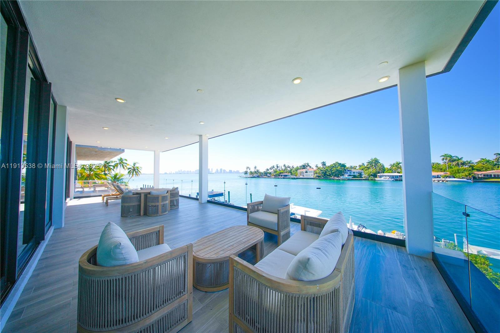 7520 W Treasure Dr North Bay Village, FL 33141