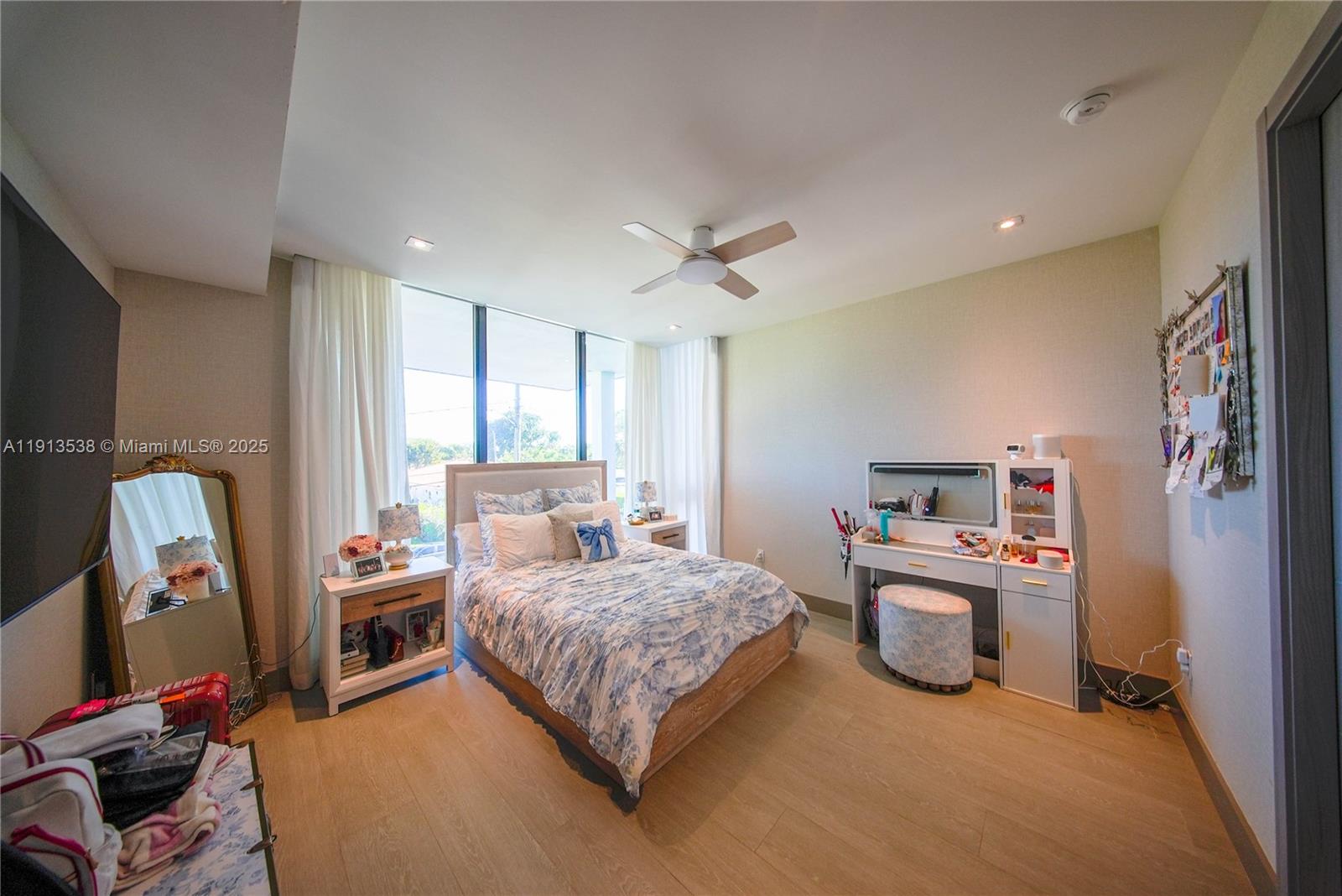 7520 W Treasure Dr North Bay Village, FL 33141