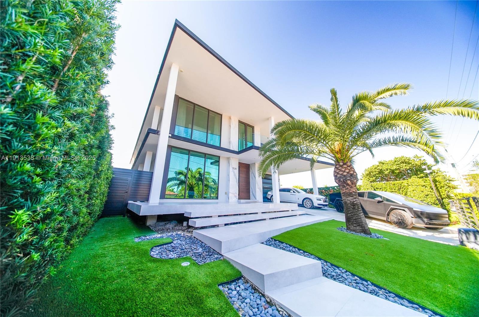 7520 W Treasure Dr North Bay Village, FL 33141