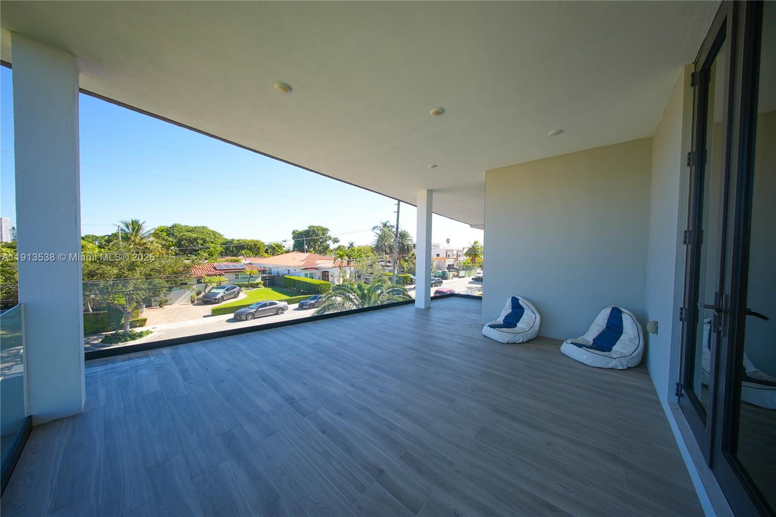 7520 W Treasure Dr North Bay Village, FL 33141