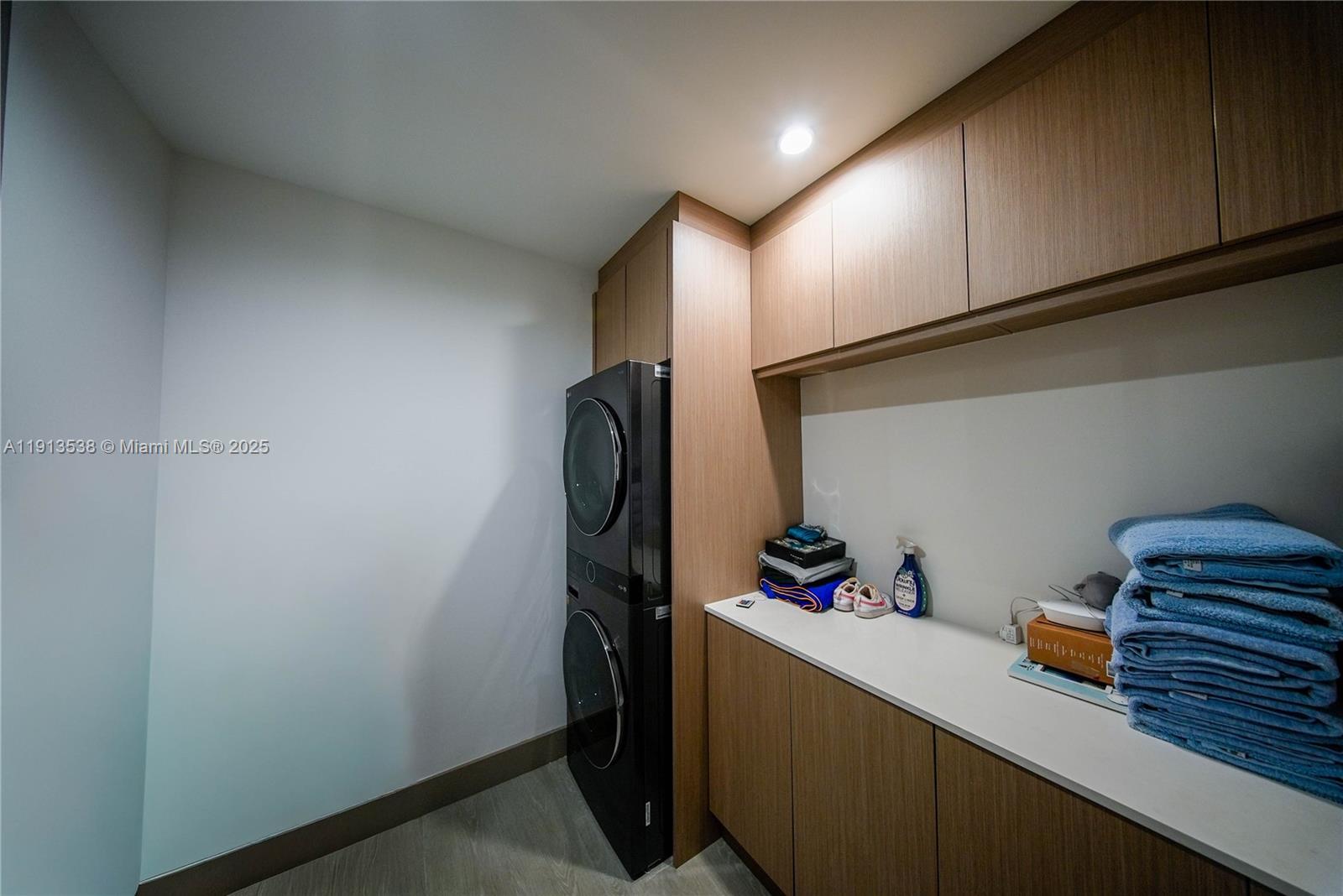 7520 W Treasure Dr North Bay Village, FL 33141