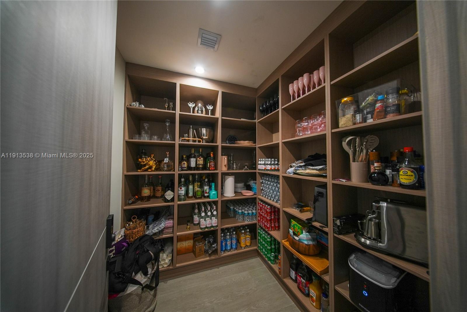 7520 W Treasure Dr North Bay Village, FL 33141