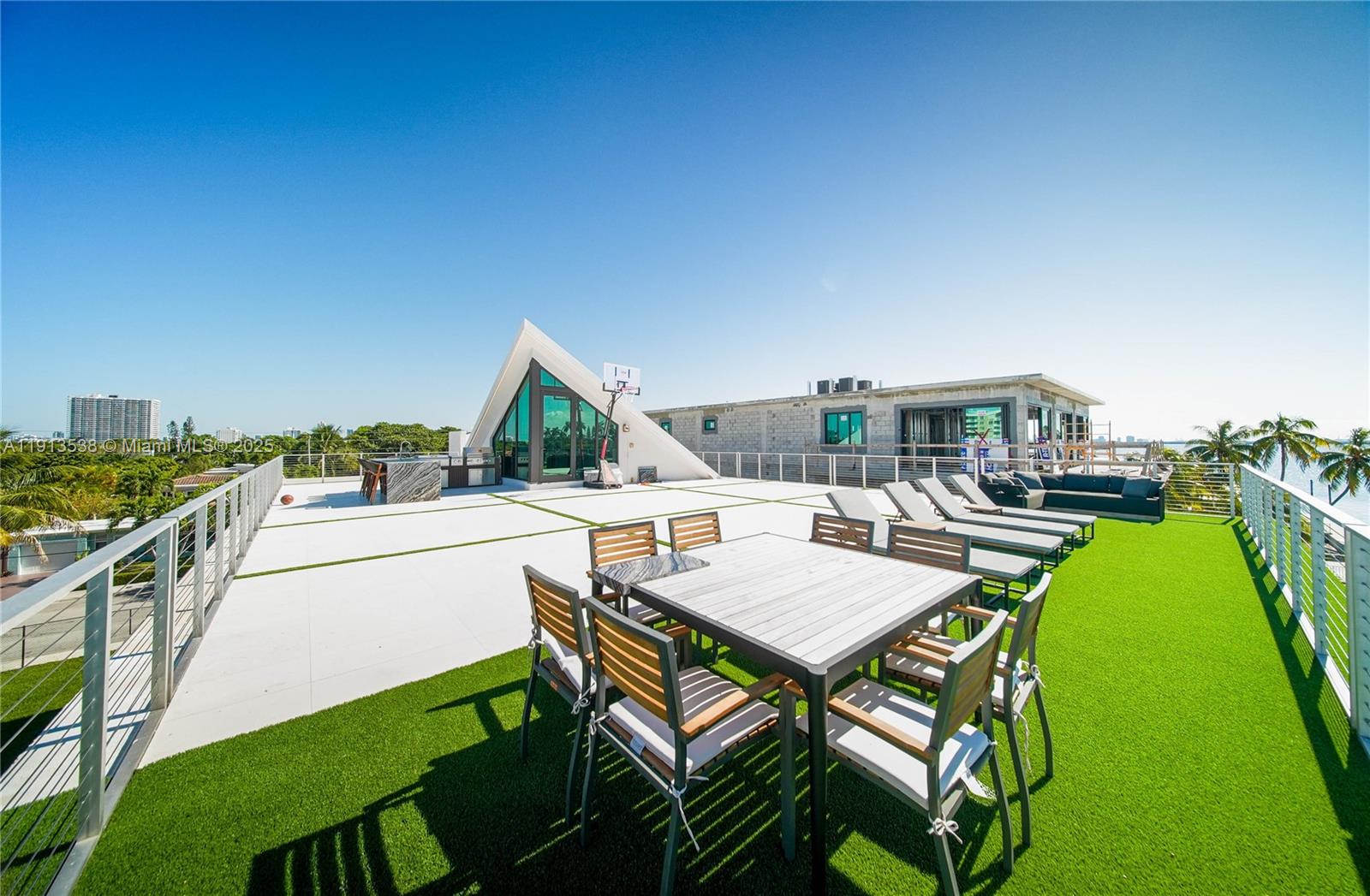 7520 W Treasure Dr North Bay Village, FL 33141