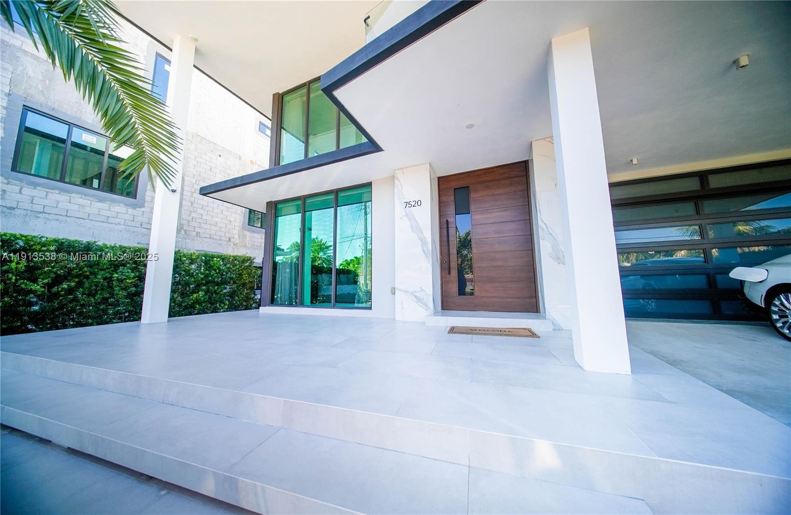 7520 W Treasure Dr North Bay Village, FL 33141