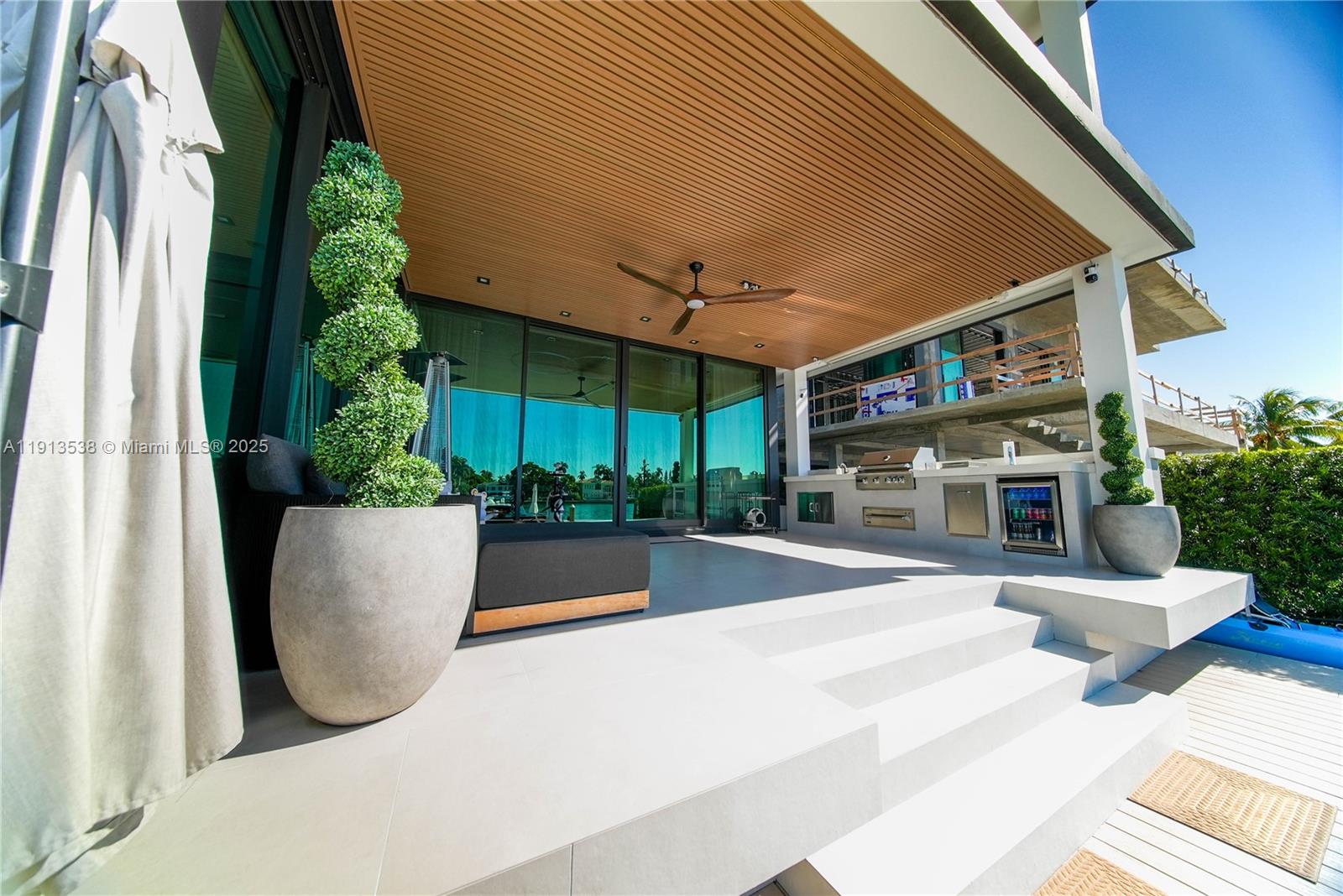 7520 W Treasure Dr North Bay Village, FL 33141