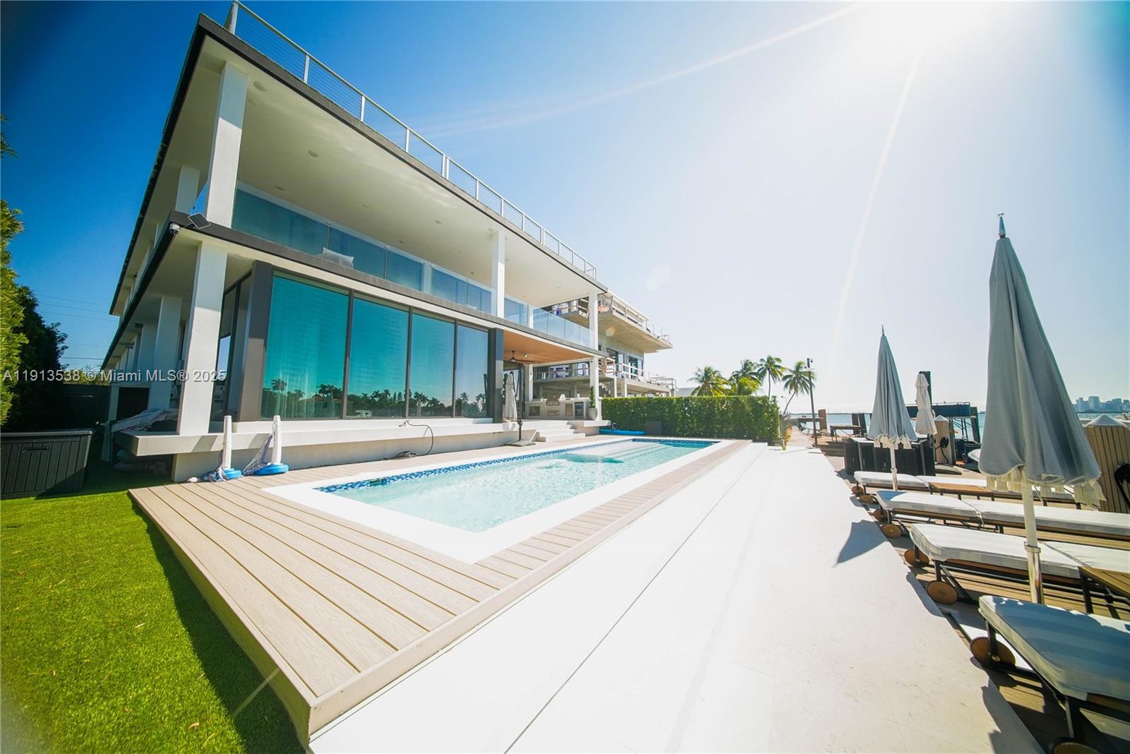 7520 W Treasure Dr North Bay Village, FL 33141