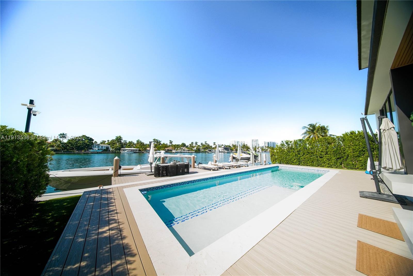 7520 W Treasure Dr North Bay Village, FL 33141