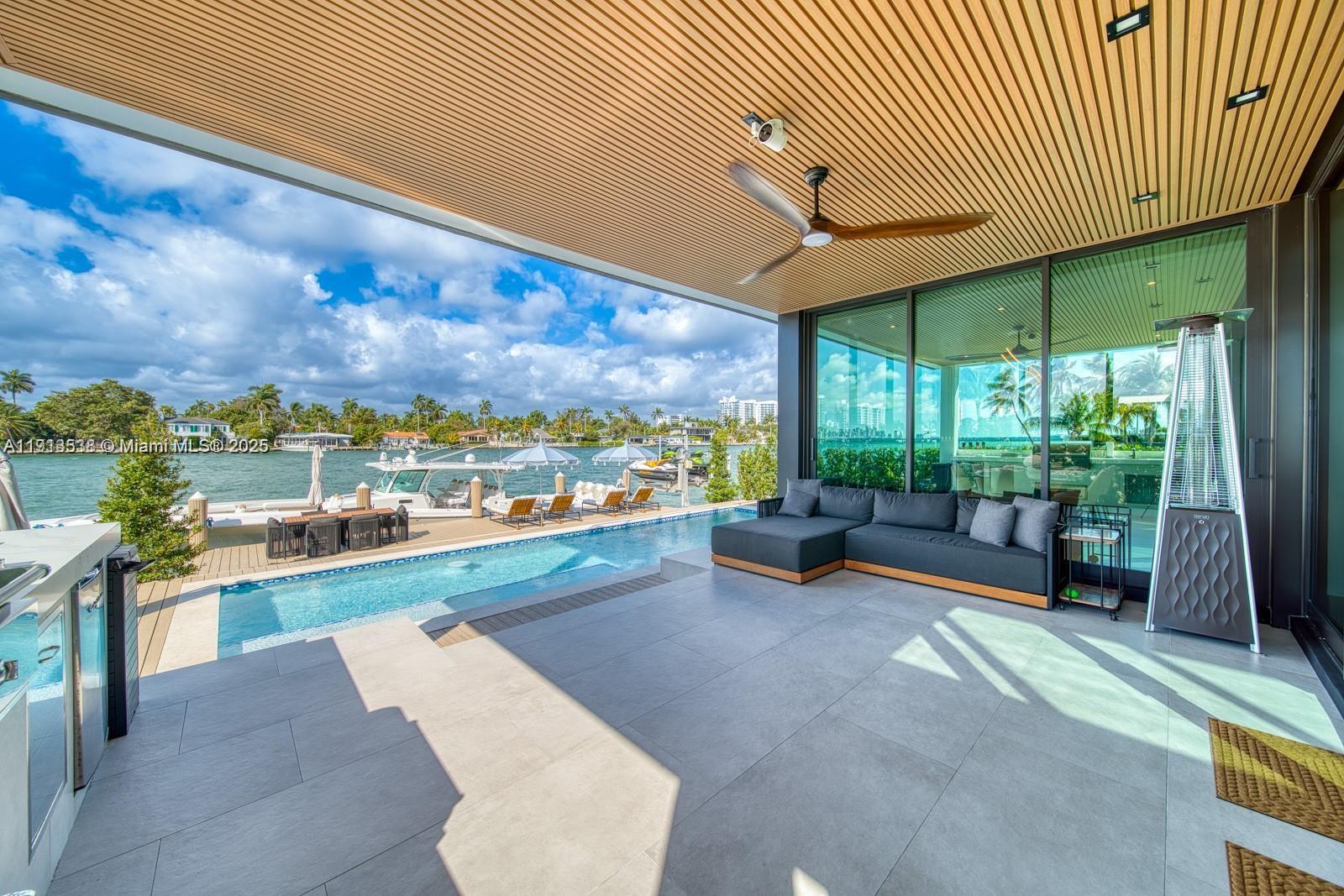 7520 W Treasure Dr North Bay Village, FL 33141