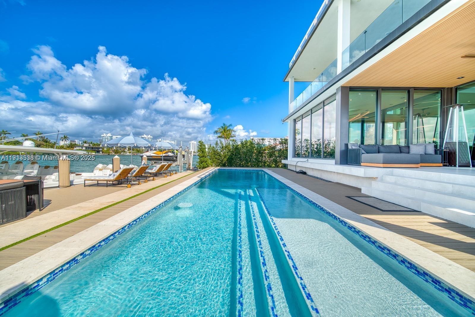 7520 W Treasure Dr North Bay Village, FL 33141