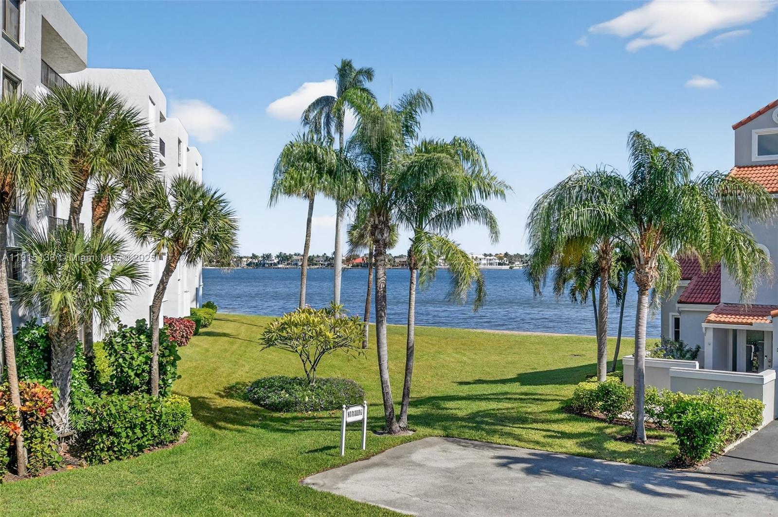 38 S Lakeshore Dr Hypoluxo, FL 33462