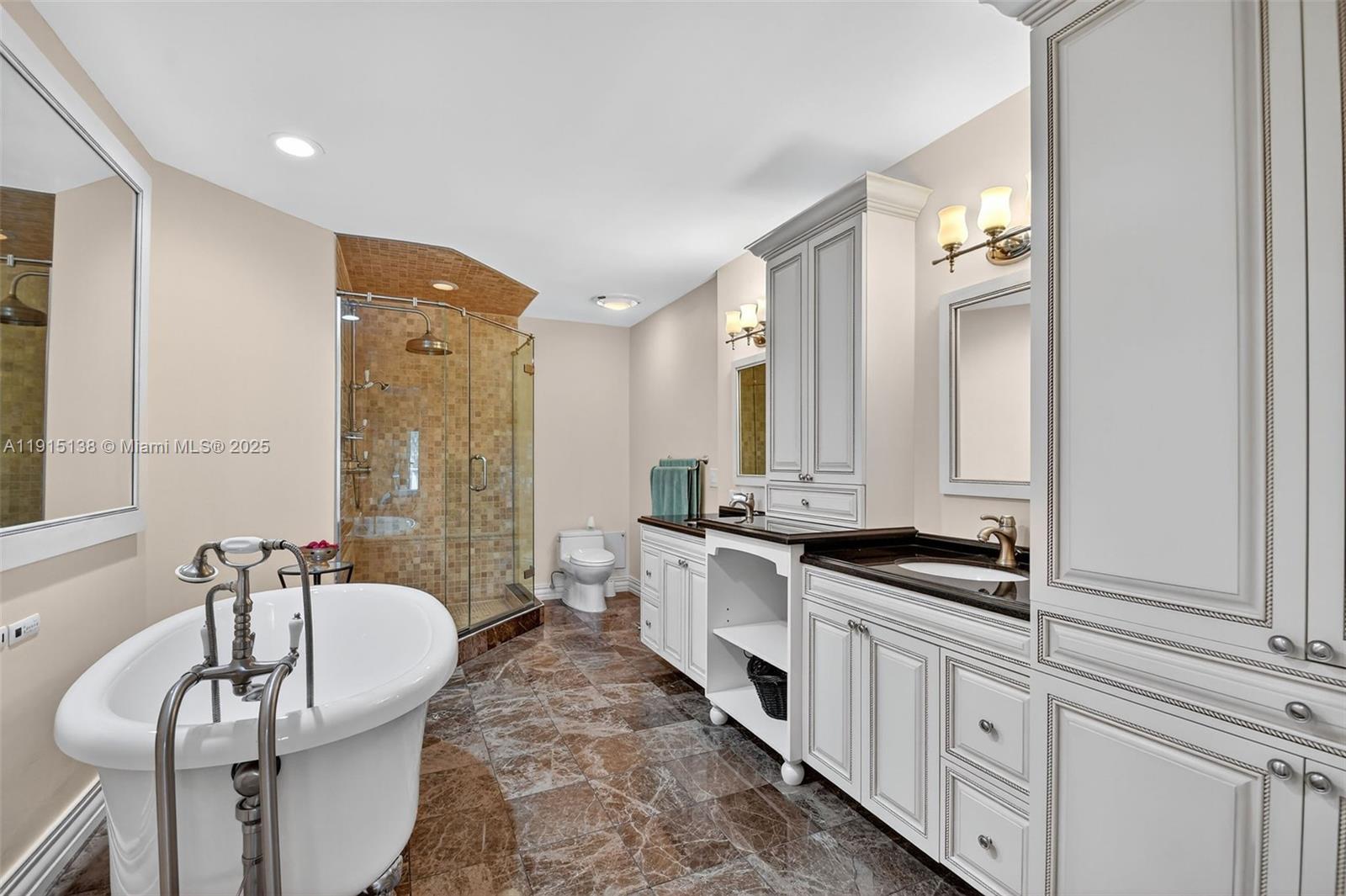 38 S Lakeshore Dr Hypoluxo, FL 33462