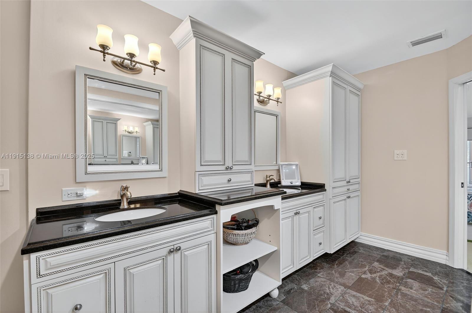 38 S Lakeshore Dr Hypoluxo, FL 33462