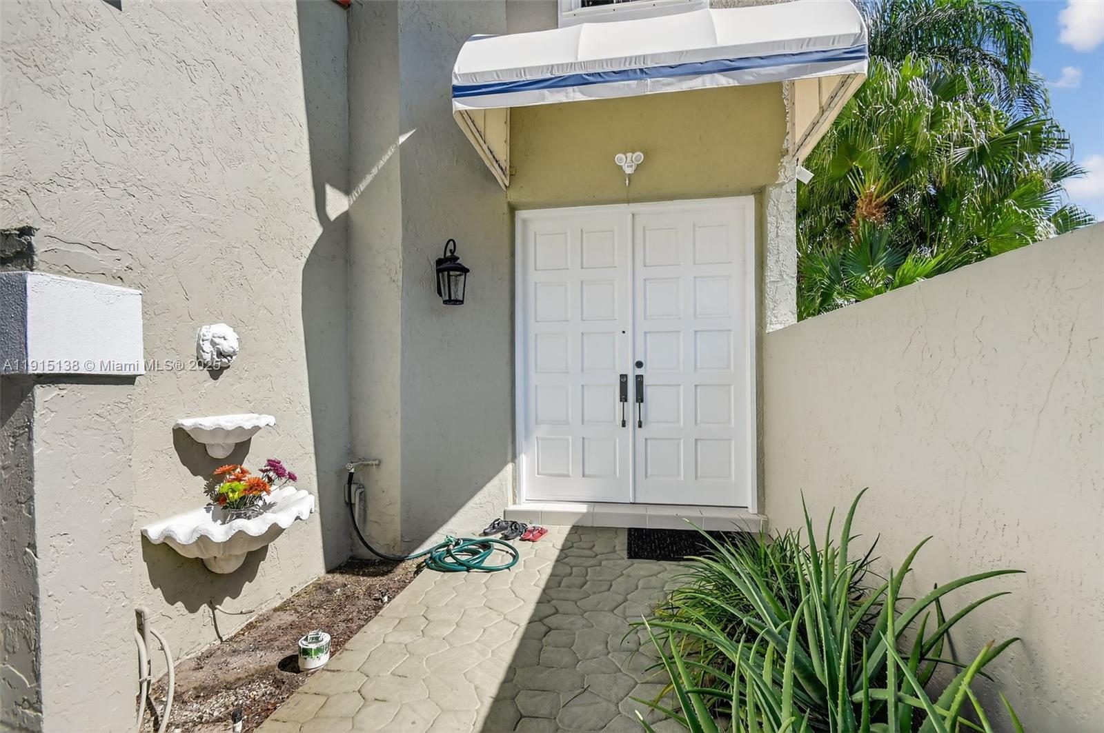 38 S Lakeshore Dr Hypoluxo, FL 33462