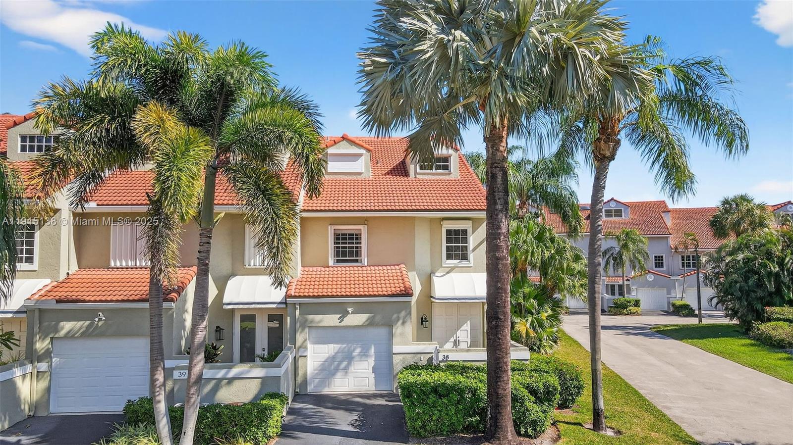 38 S Lakeshore Dr Hypoluxo, FL 33462