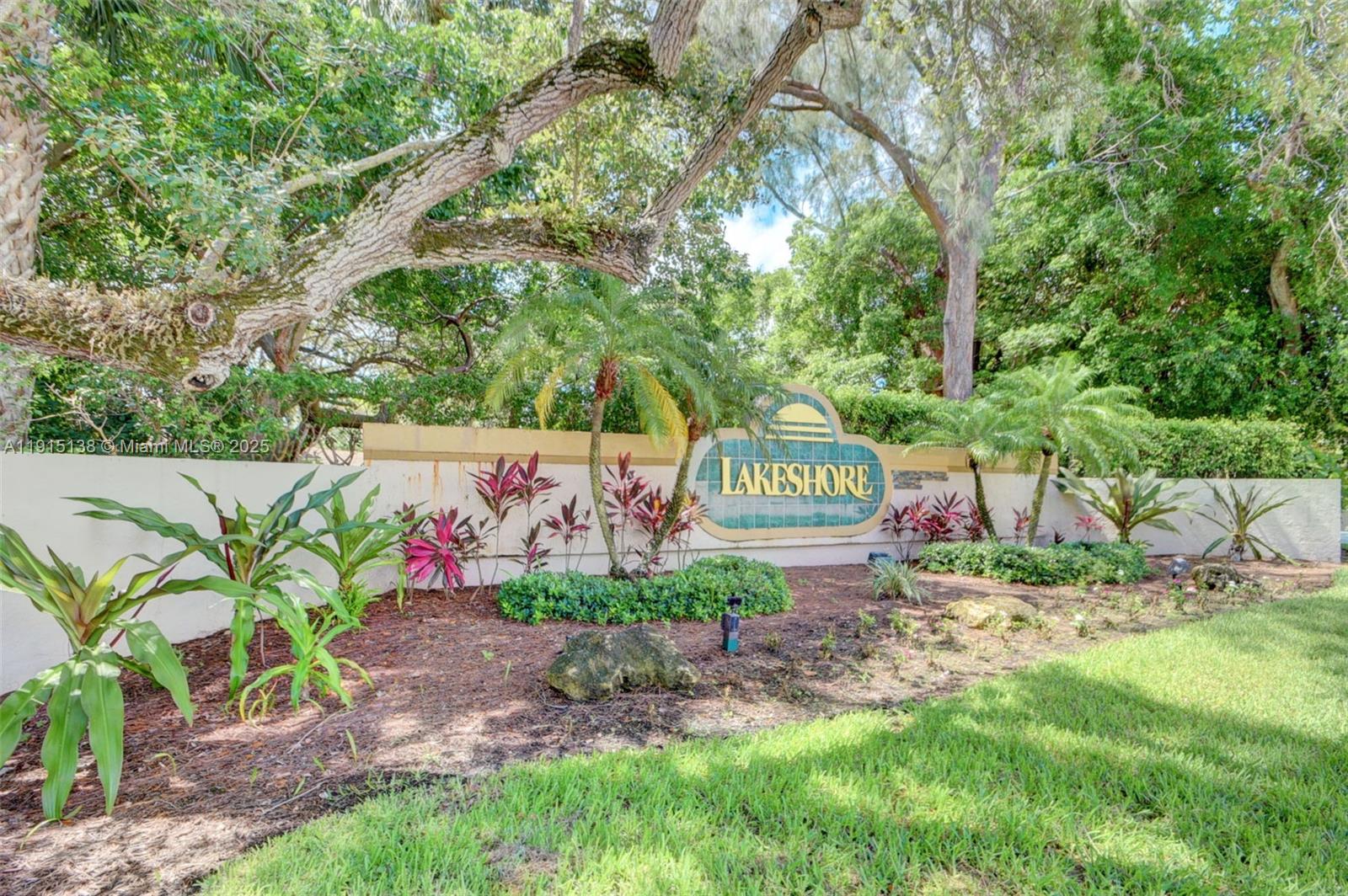 38 S Lakeshore Dr Hypoluxo, FL 33462
