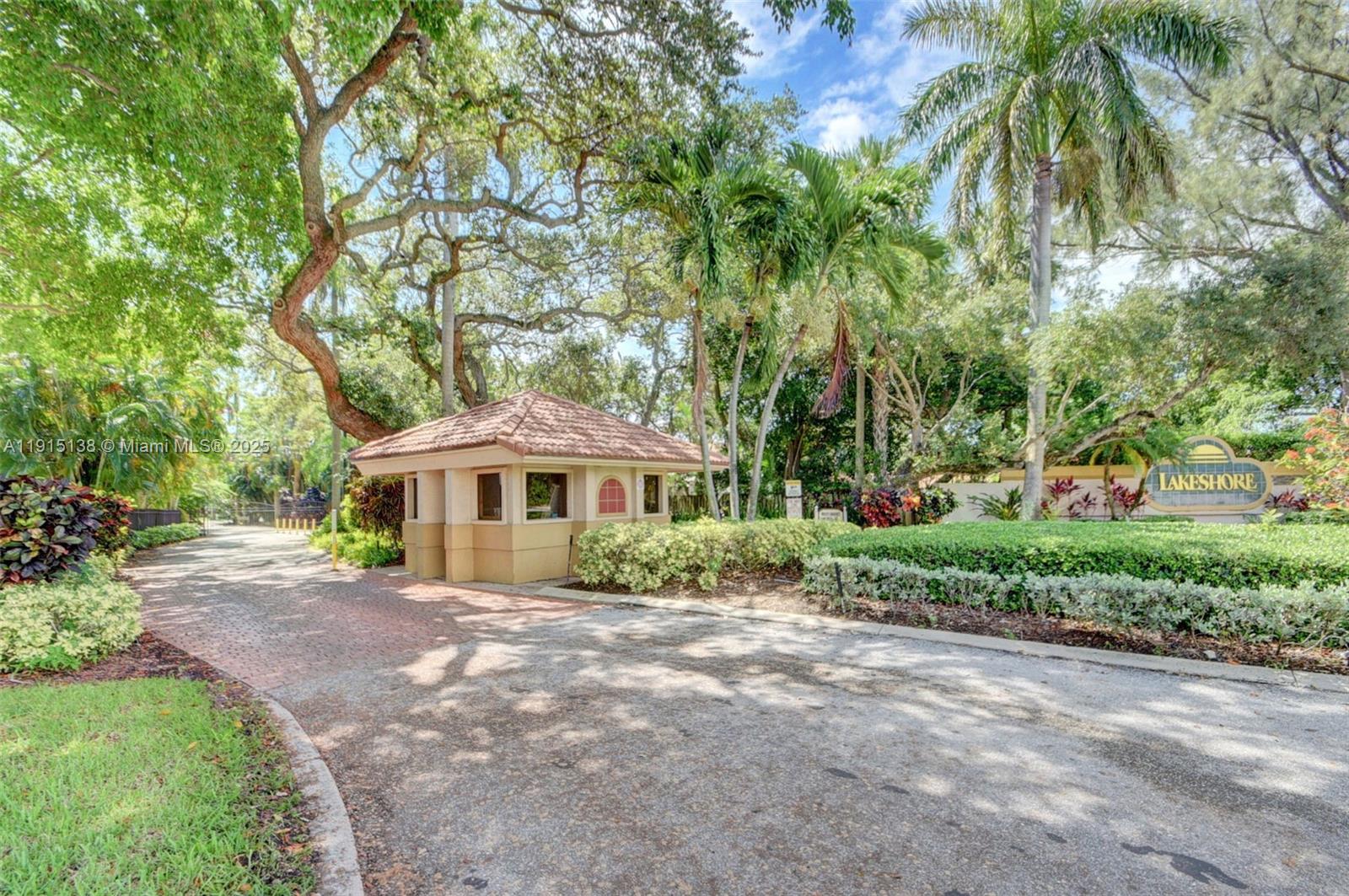 38 S Lakeshore Dr Hypoluxo, FL 33462