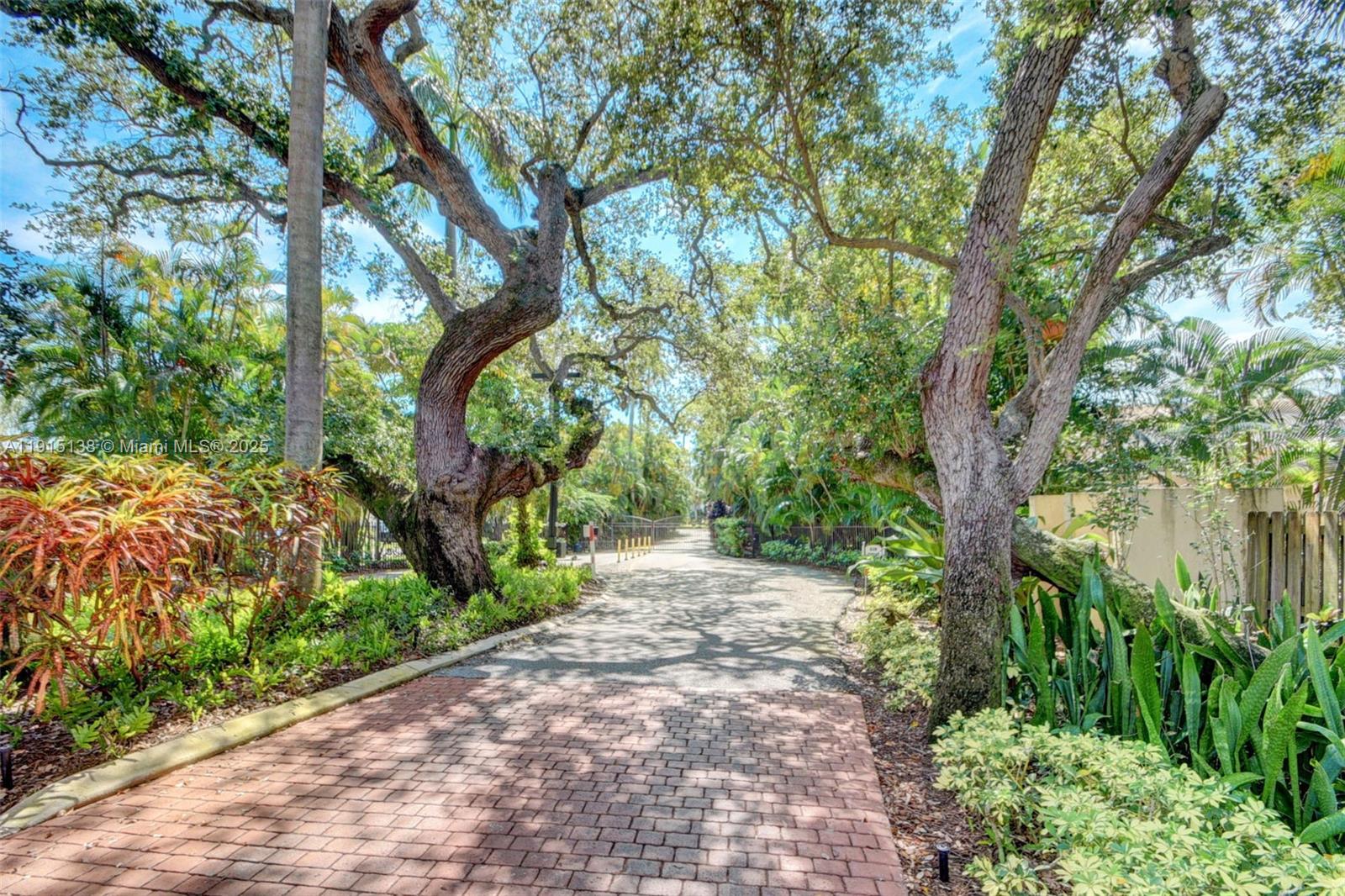 38 S Lakeshore Dr Hypoluxo, FL 33462