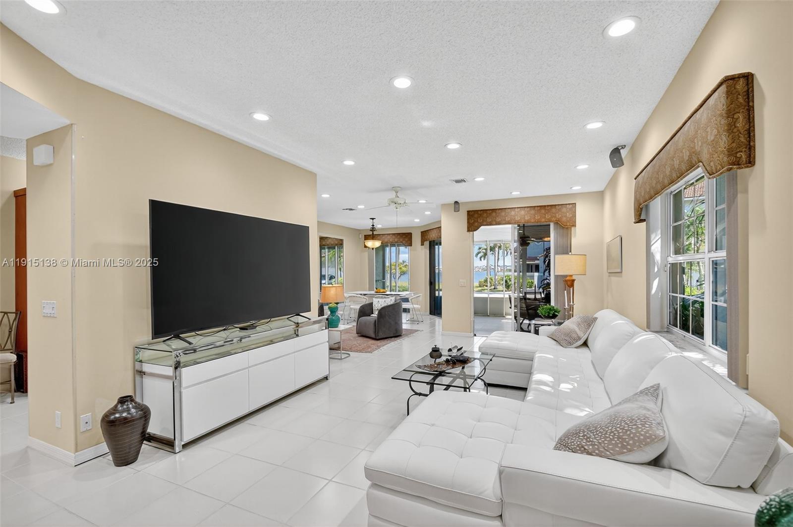 38 S Lakeshore Dr Hypoluxo, FL 33462