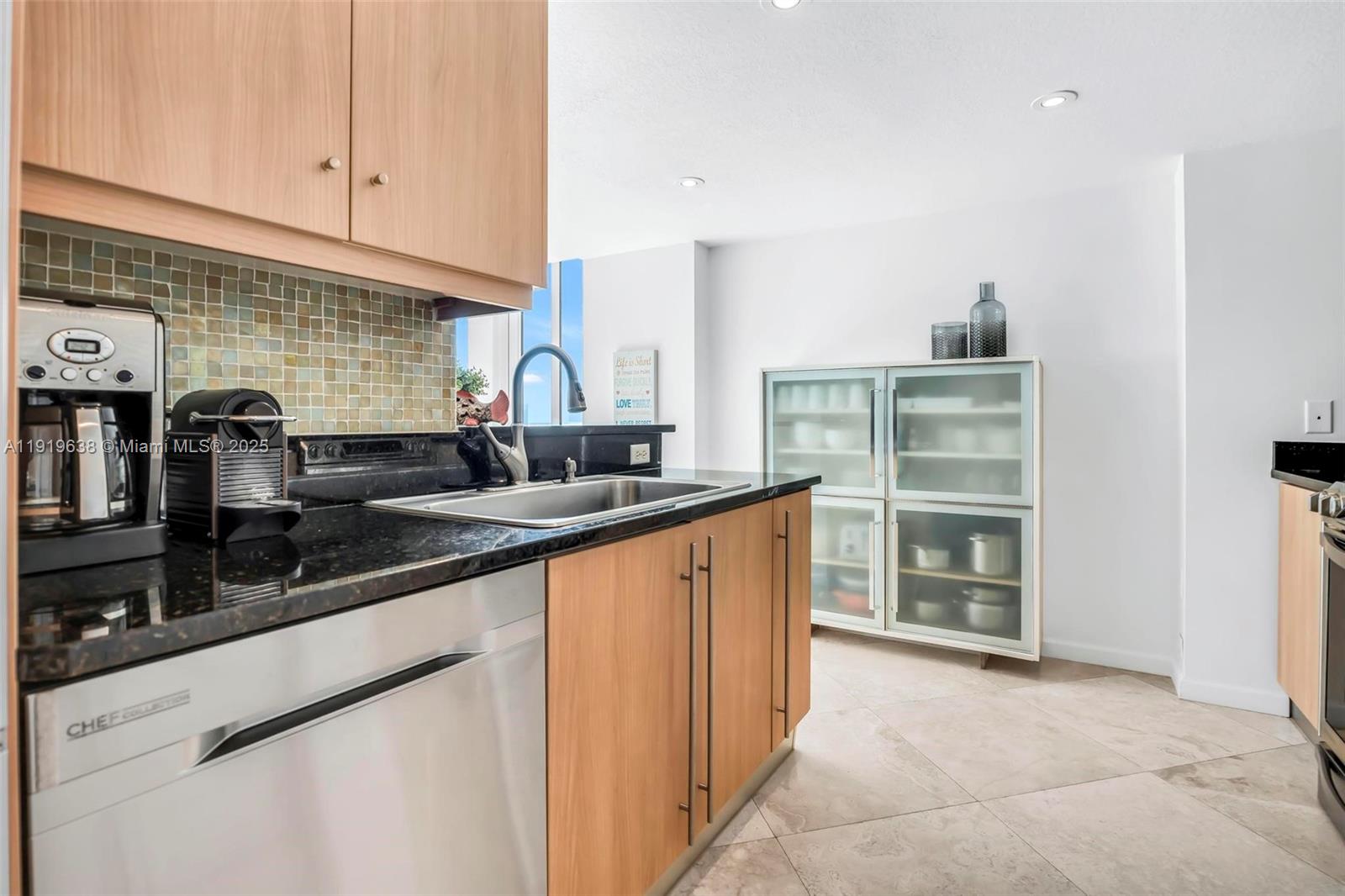 7600 Collins Ave #1012 Miami Beach, FL 33141