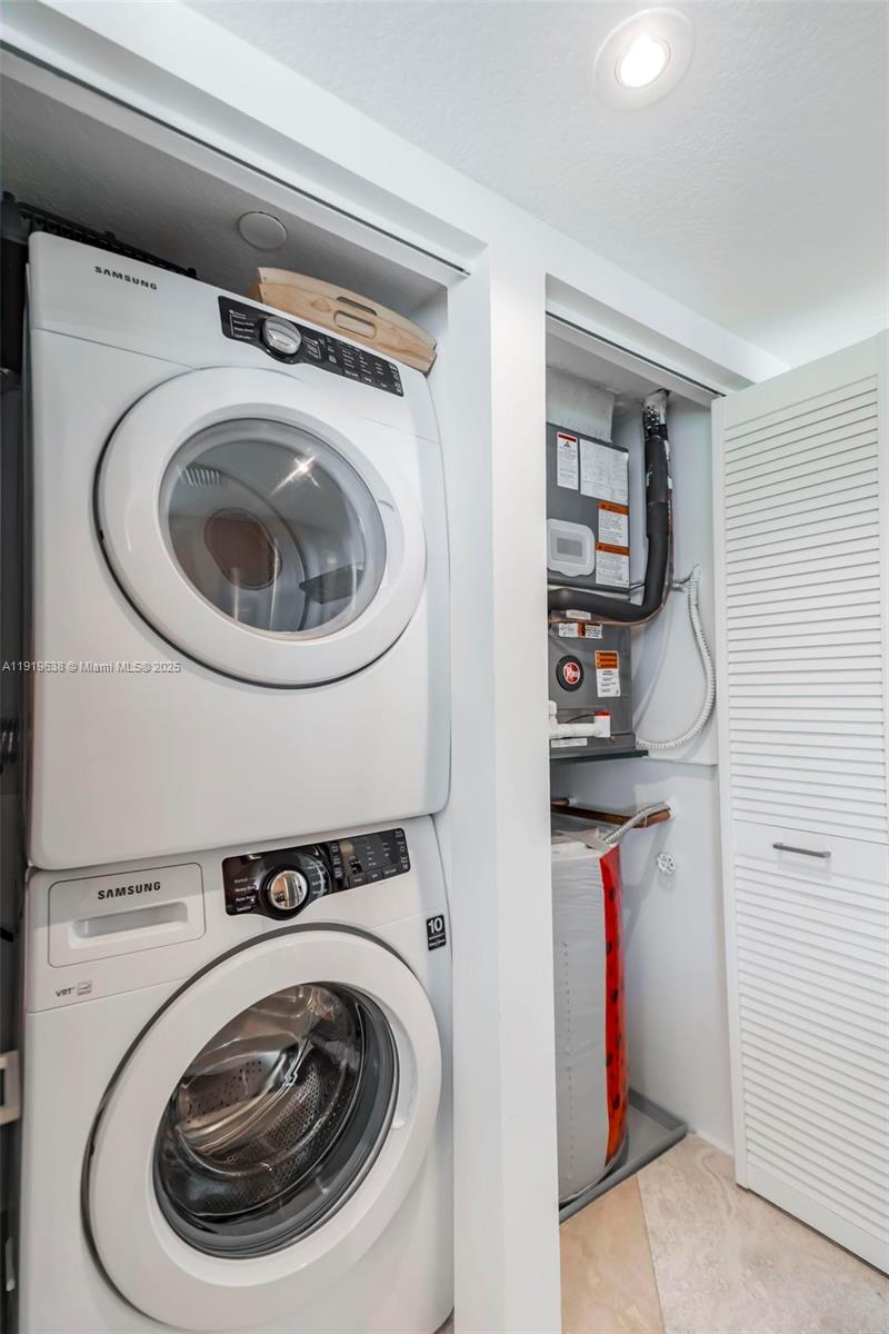 7600 Collins Ave #1012 Miami Beach, FL 33141