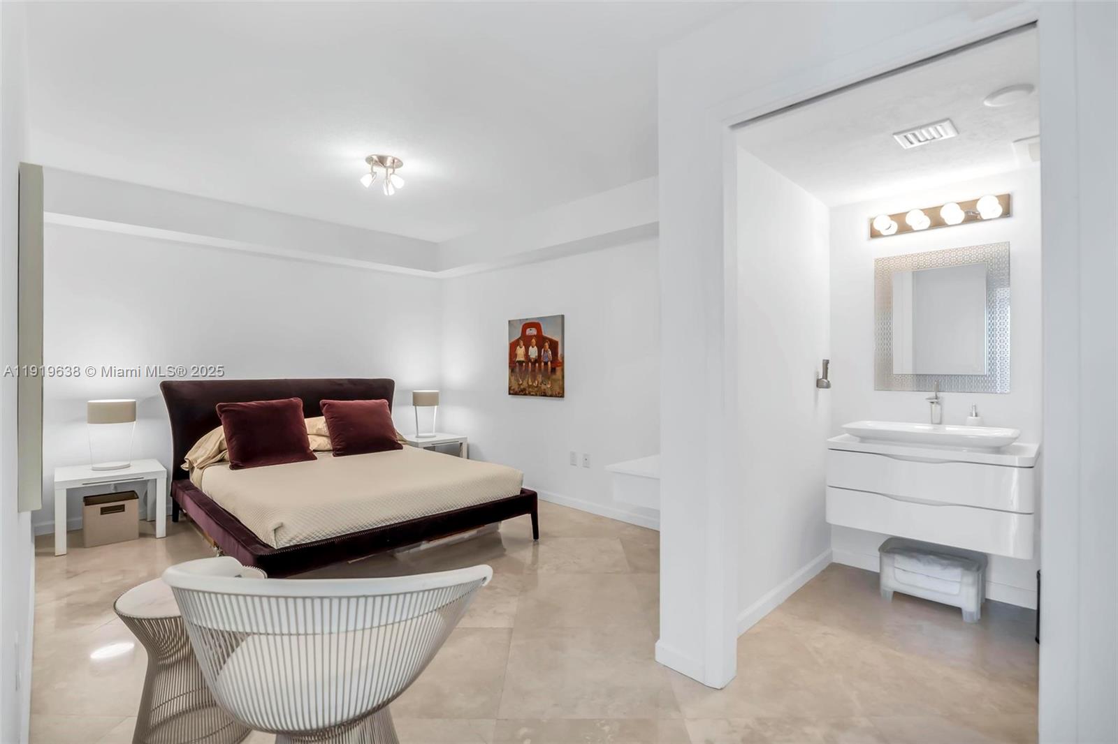 7600 Collins Ave #1012 Miami Beach, FL 33141