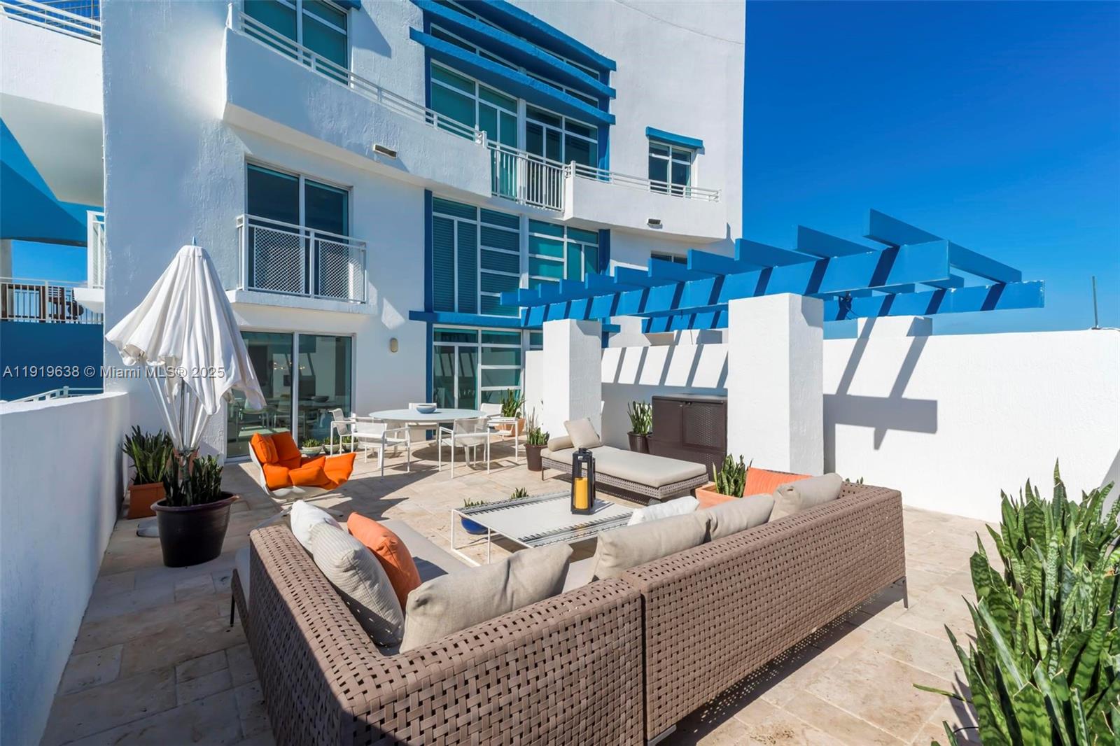 7600 Collins Ave #1012 Miami Beach, FL 33141