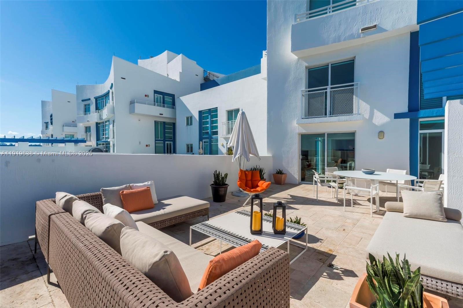 7600 Collins Ave #1012 Miami Beach, FL 33141