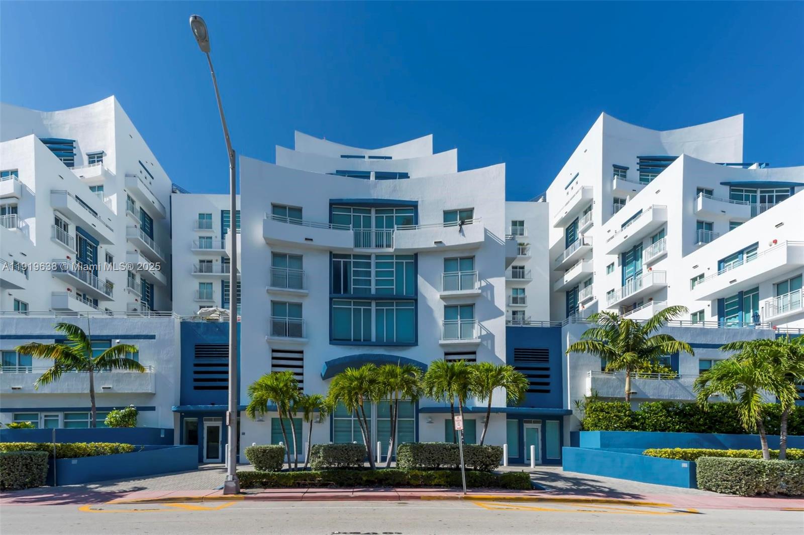 7600 Collins Ave #1012 Miami Beach, FL 33141