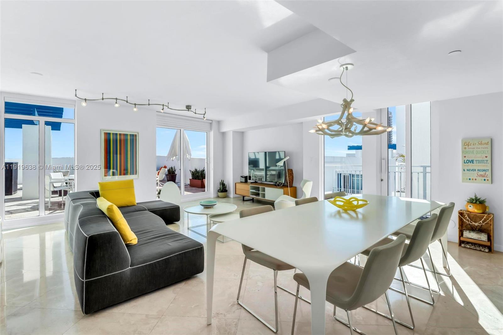 7600 Collins Ave #1012 Miami Beach, FL 33141