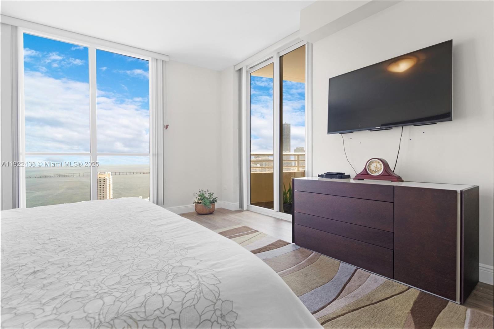 848 Brickell Key Dr #3905 Miami, FL 33131