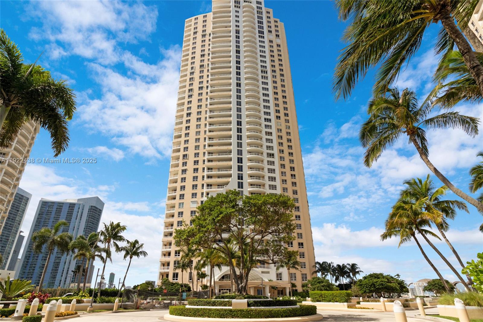 848 Brickell Key Dr #3905 Miami, FL 33131