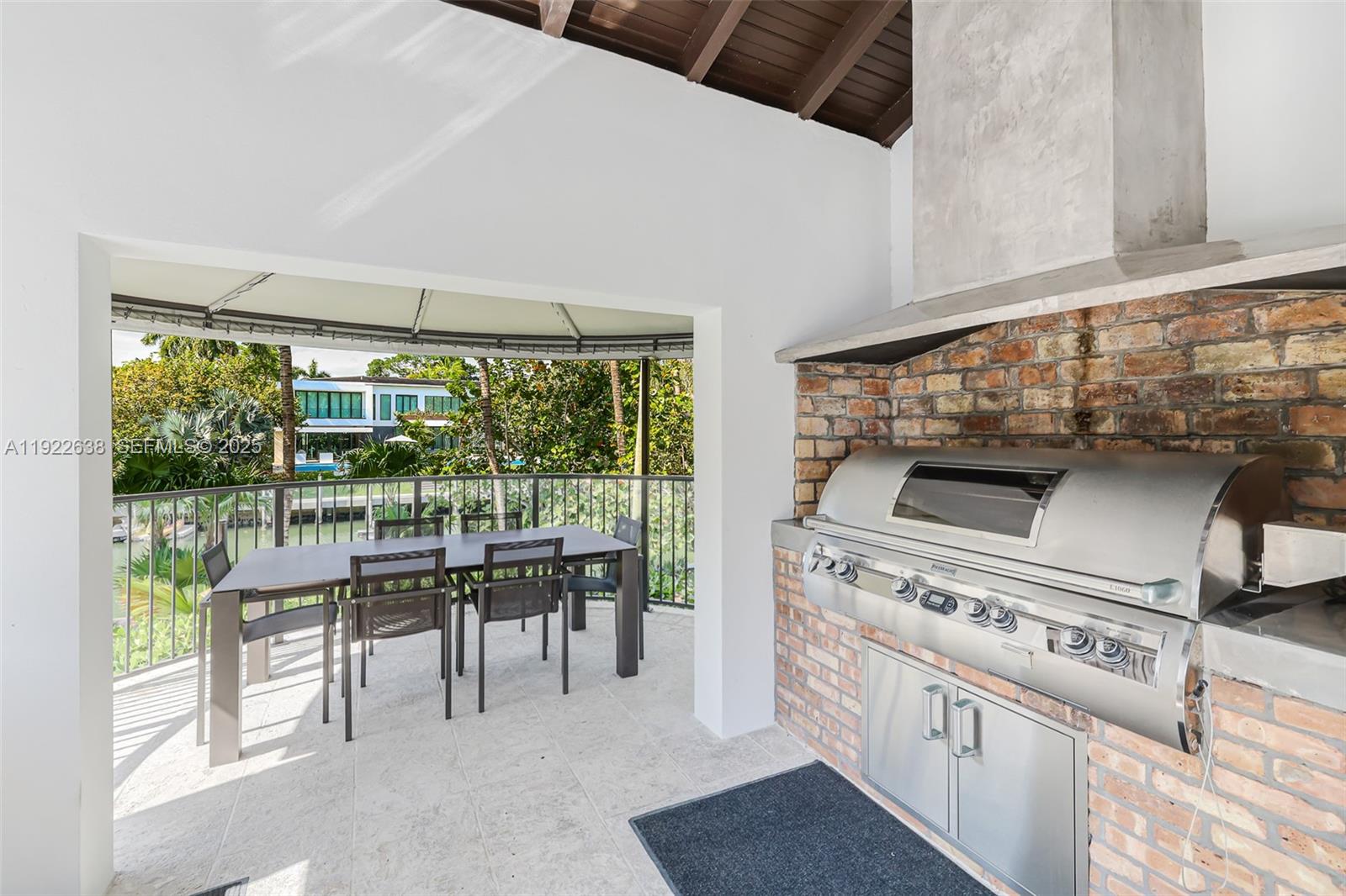 555 Arvida Pkwy Coral Gables, FL 33156