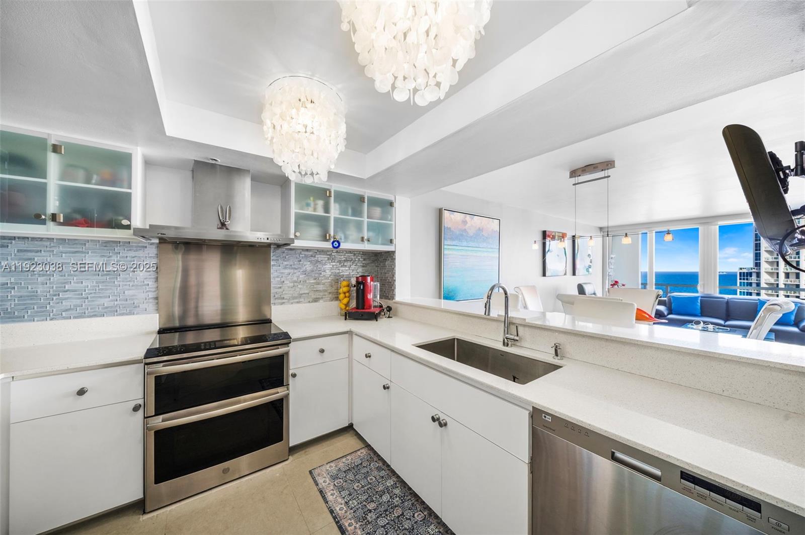 400 S Pointe Dr #2208 Miami Beach, FL 33139