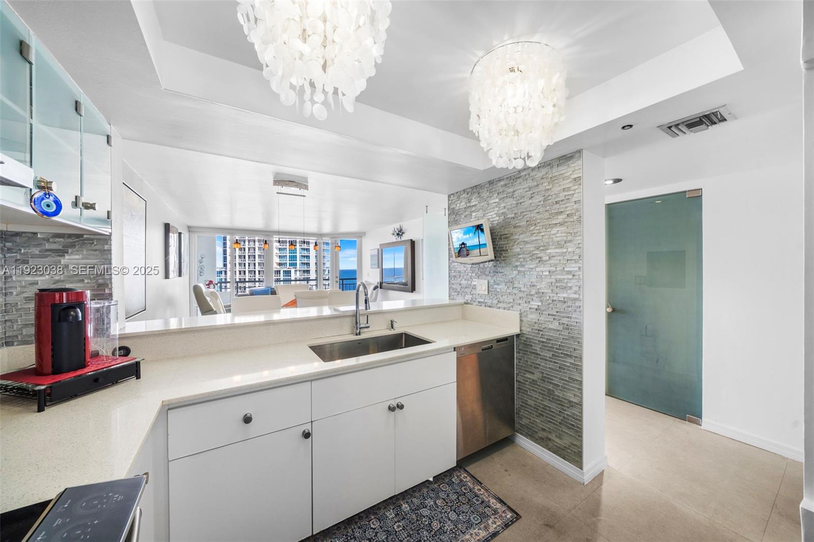 400 S Pointe Dr #2208 Miami Beach, FL 33139