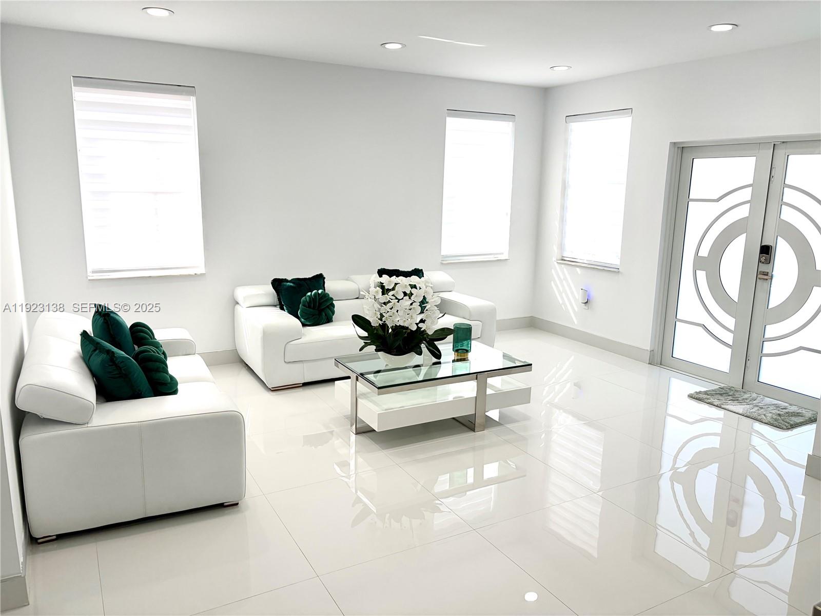 7952 NW 198th St Hialeah, FL 33015