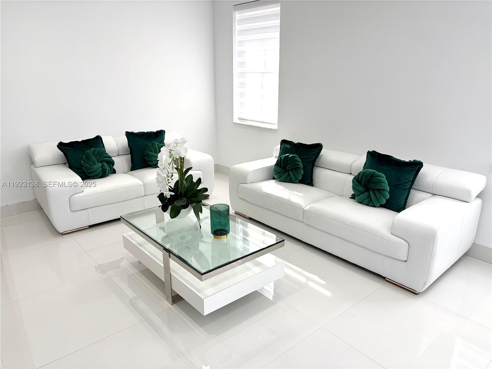 7952 NW 198th St Hialeah, FL 33015