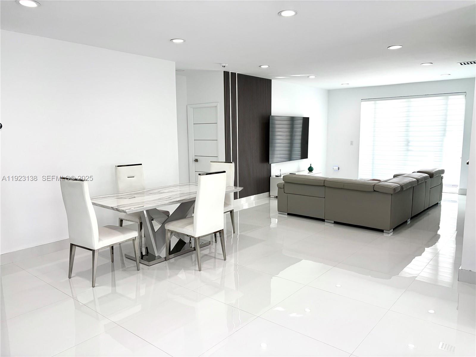 7952 NW 198th St Hialeah, FL 33015