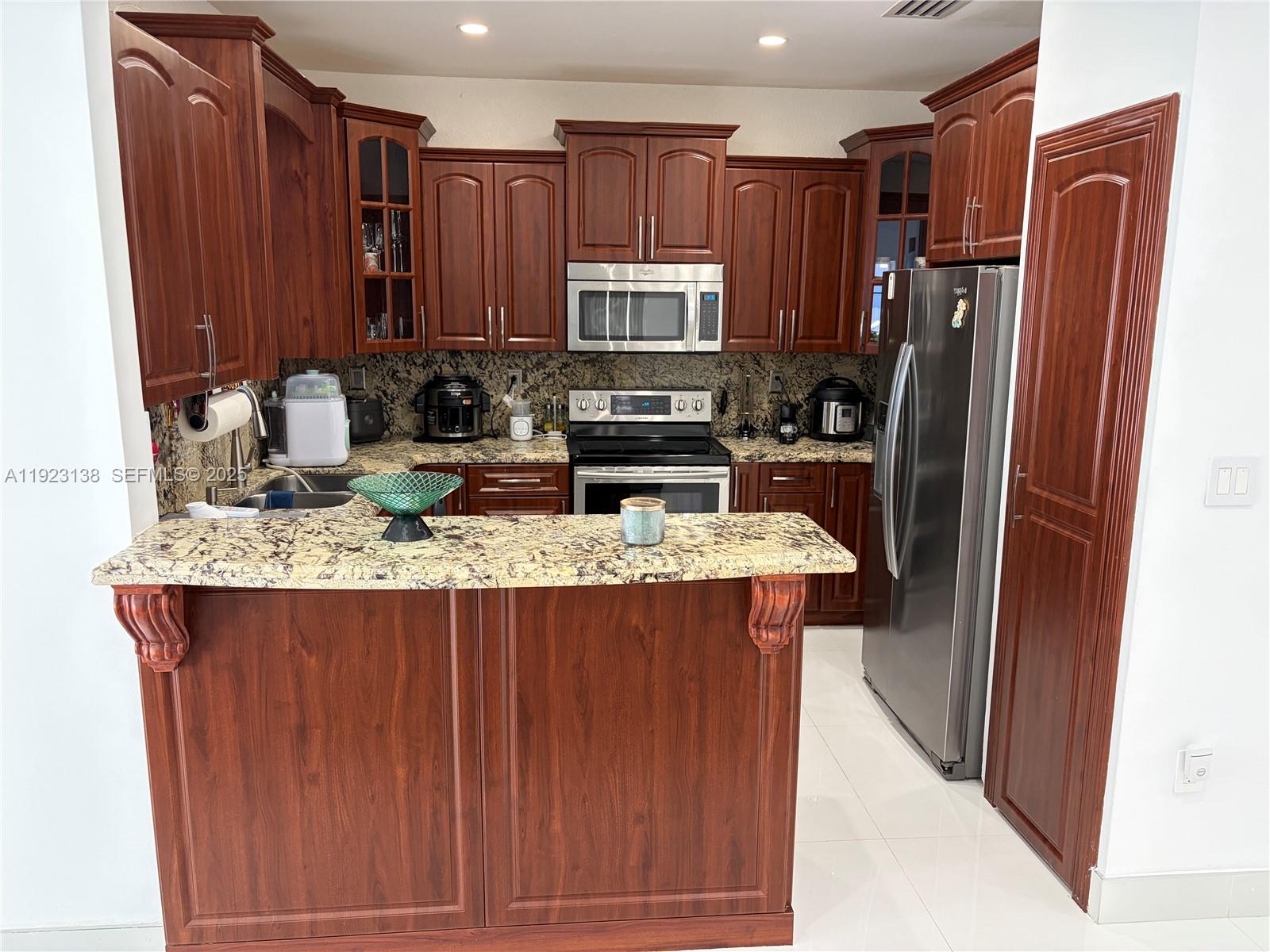 7952 NW 198th St Hialeah, FL 33015