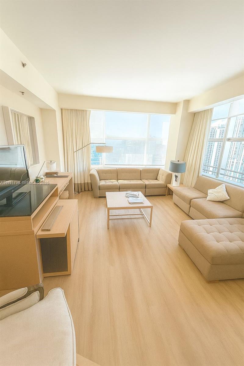 image Brickell Arch1