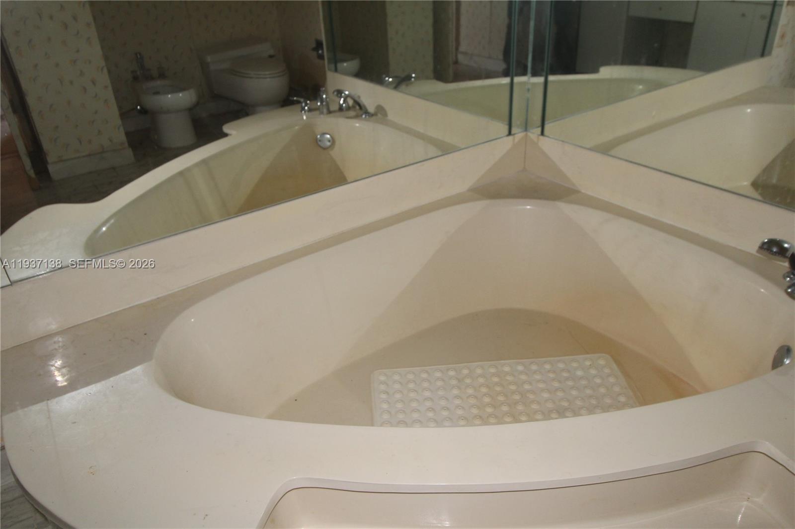 1000 Quayside Ter #1807 Miami, FL 33138