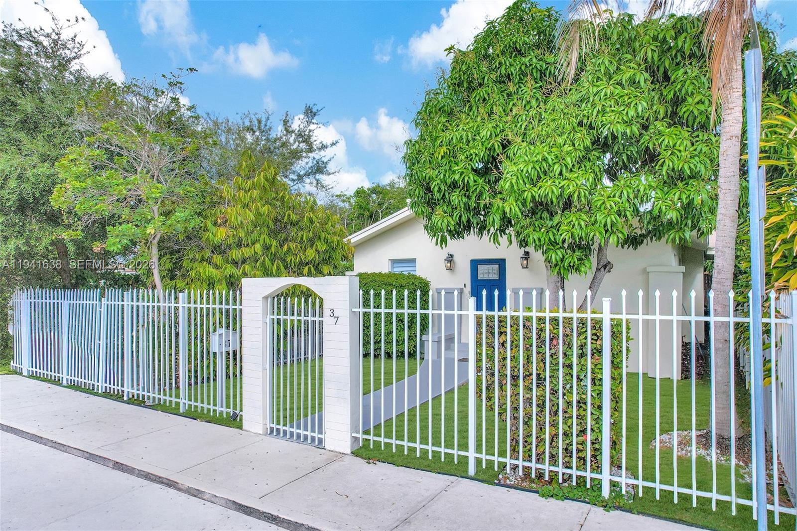 37 NW 47th St Miami, FL 33127