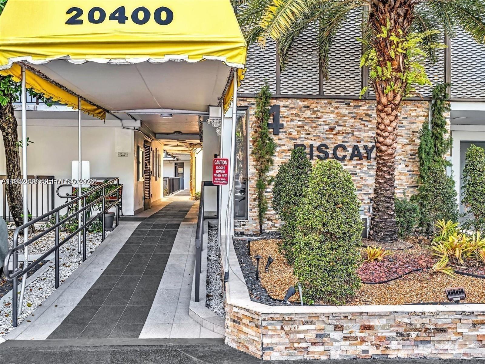 20400 W Country Clb Dr #812