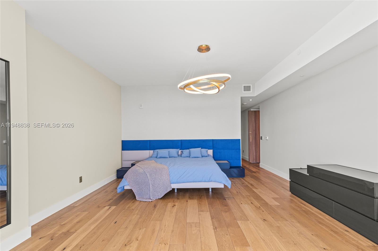 16901 Collins Ave #1203 Sunny Isles Beach, FL 33160