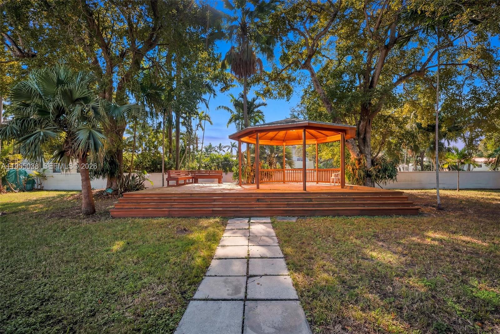 520 Morningside Dr Miami Springs, FL 33166