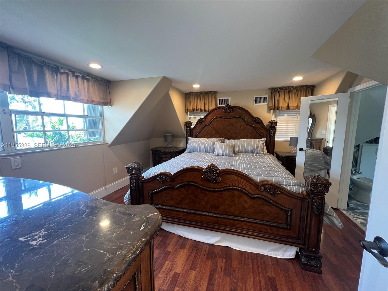 7601 Beachview Dr North Bay Village, FL 33141