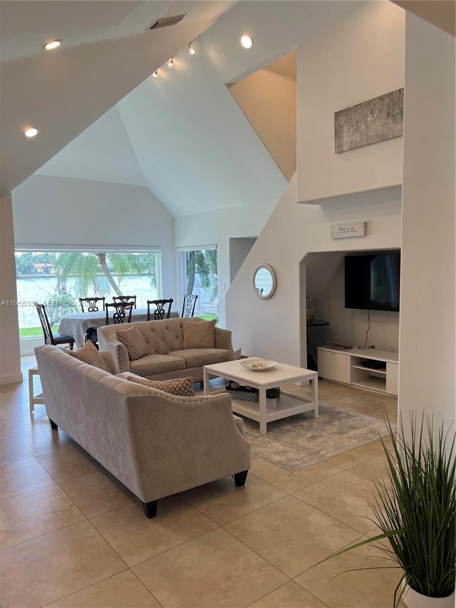 7601 Beachview Dr North Bay Village, FL 33141