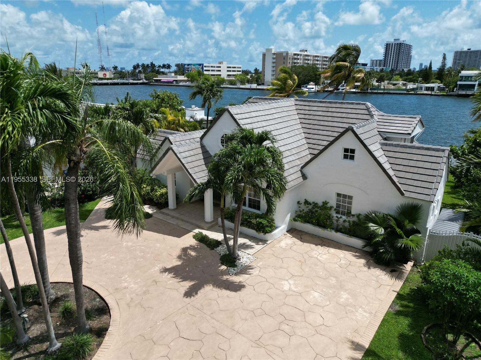 7601 Beachview Dr North Bay Village, FL 33141