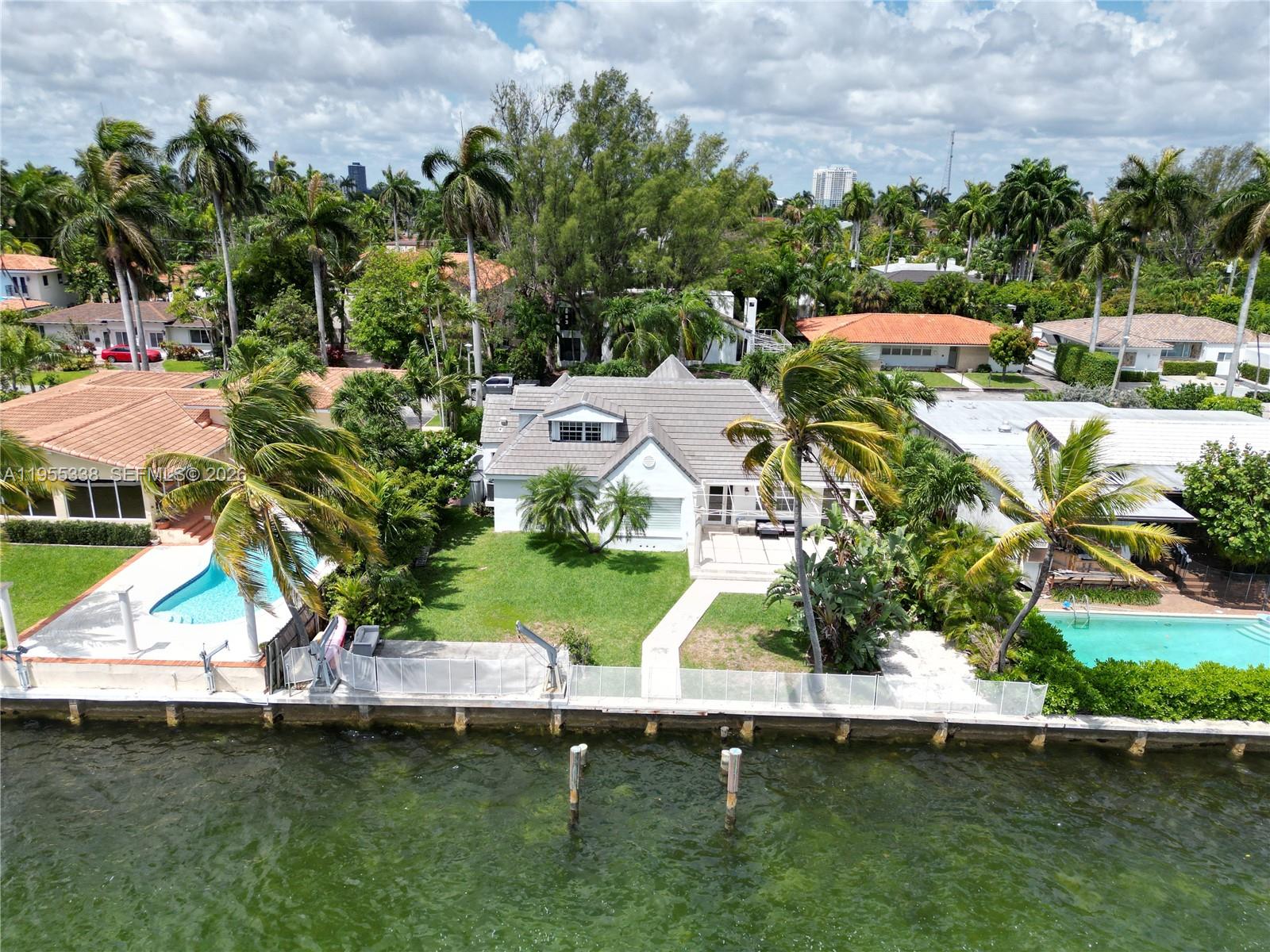 7601 Beachview Dr North Bay Village, FL 33141