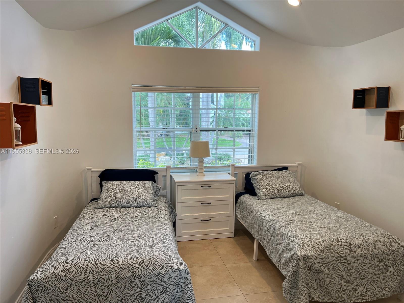 7601 Beachview Dr North Bay Village, FL 33141